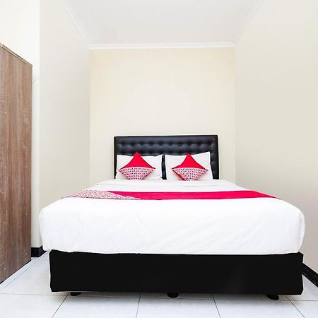 Oyo 1835 Kostel Wood Hotel Semarang Luaran gambar