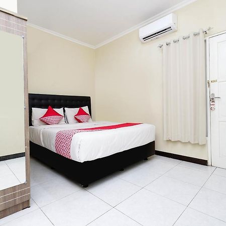 Oyo 1835 Kostel Wood Hotel Semarang Luaran gambar
