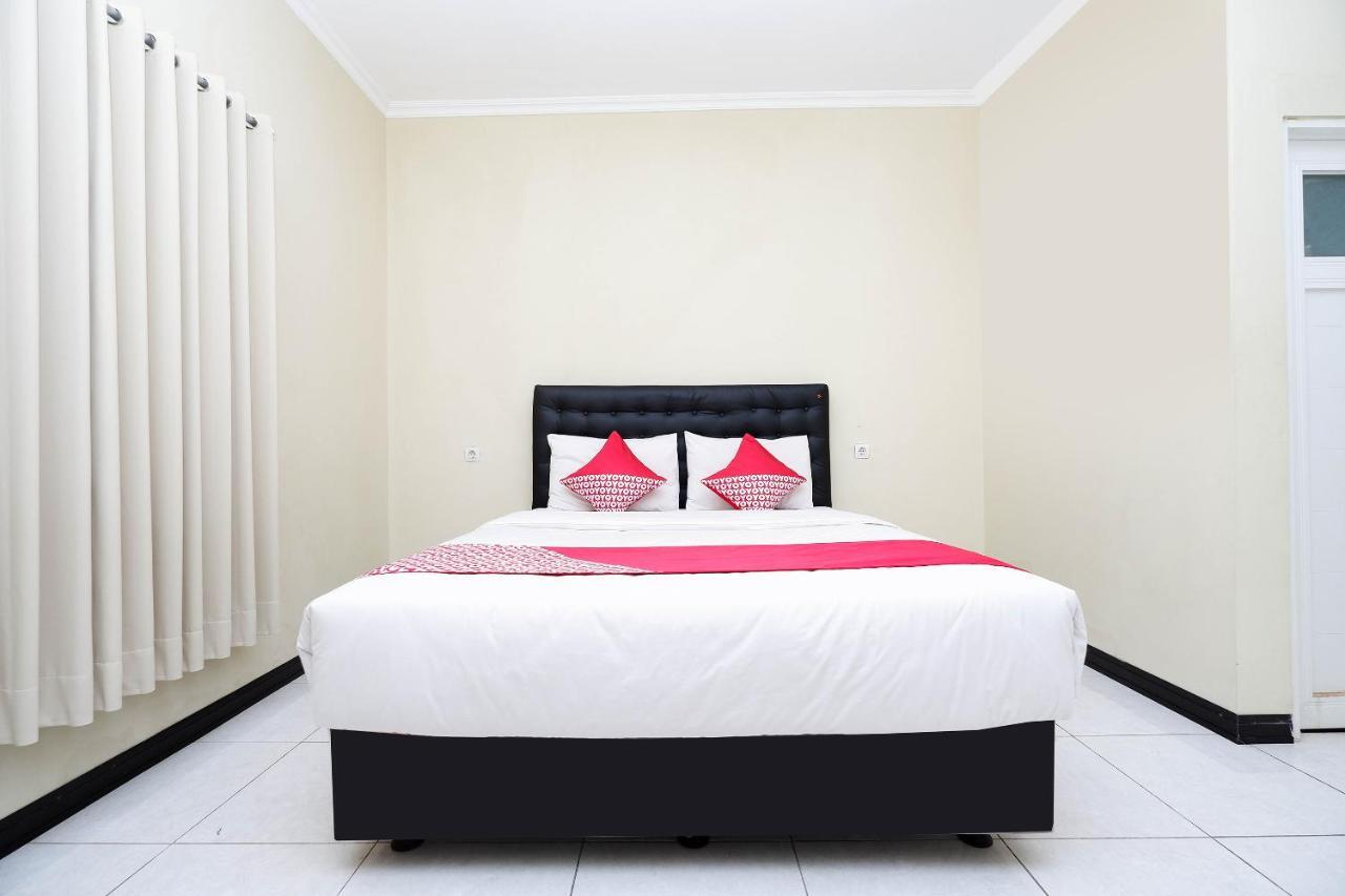 Oyo 1835 Kostel Wood Hotel Semarang Luaran gambar