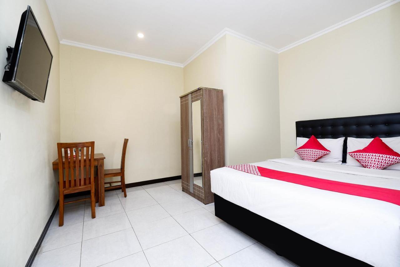 Oyo 1835 Kostel Wood Hotel Semarang Luaran gambar