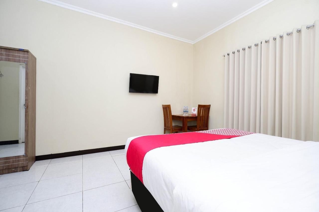 Oyo 1835 Kostel Wood Hotel Semarang Luaran gambar