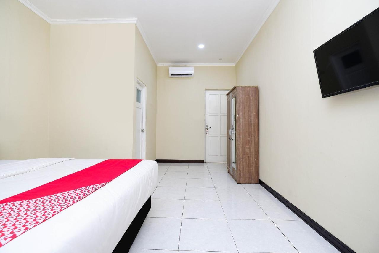 Oyo 1835 Kostel Wood Hotel Semarang Luaran gambar